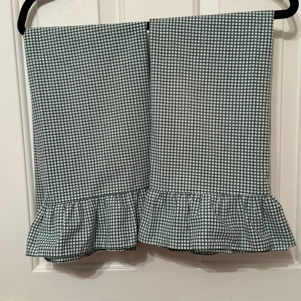 Pair Standard Pillowcases by Wamsutta - Green White Gingham